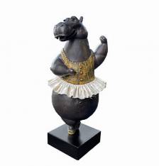 Hippo Ballerina Fourth Position maquette